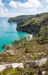 Sentier côtier du GR34 entre l'Île Vierge et le Cap de la Chèvre en Presqu'Île de Crozon - Crozon en Bretagne	
