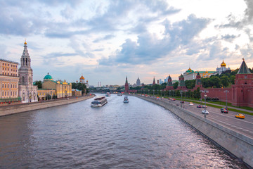 Obraz premium View at Moscow Kremlin, Kremlevskaya and Sofiyskaya embankments from the Moskvoretsky bridge at sunset in summer, the most famous landmark in Russia