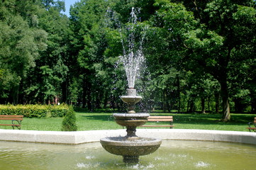 Parkowa fontanna.