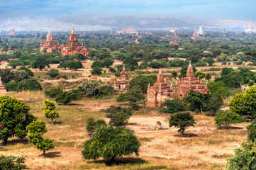 Obraz premium Travel landscapes and destinations. Amazing architecture of old Buddhist Temples at Bagan Kingdom, Myanmar (Burma)