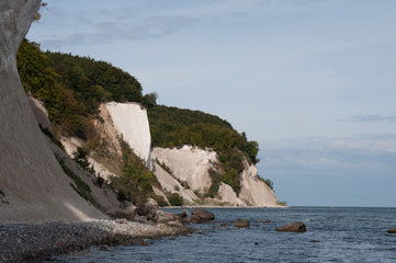 Fototapeta na wymiar Feuersteinküste des Rügens. Osteseeküste