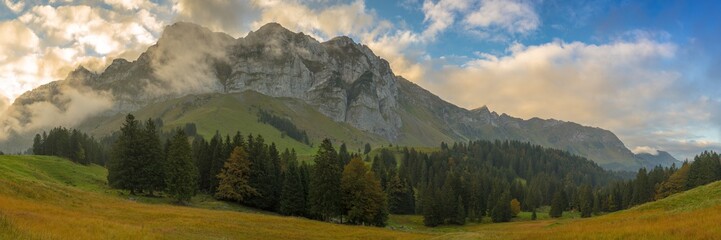 Säntismassiv im Herbst Pano 3:1