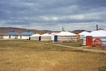 Fototapeta na wymiar white Mongolian yurts in the Gobi Desert