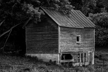 Obraz premium Old Barn / Shed - Black and White