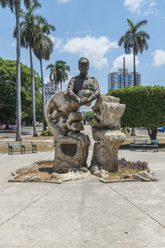 Kuba; Havanna -Vedado; Statue Von Omar Torrijos Herrera