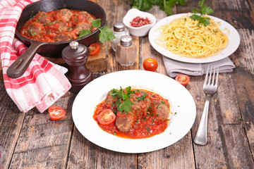 spaghetti with tomato sauce and meatball