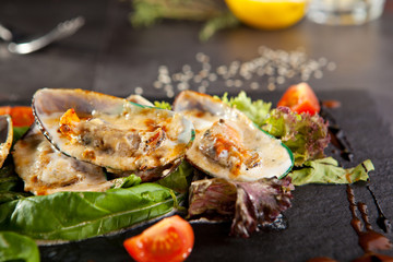 Baked Mussel with Spicy Sauce