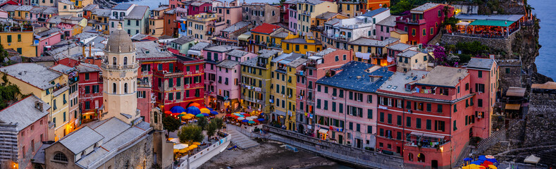 Fototapeta na wymiar View from above hill of Vernazza bay and houses with lit light a