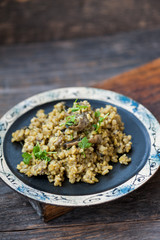 Risotto with brown rice, mushrooms and turmeric
