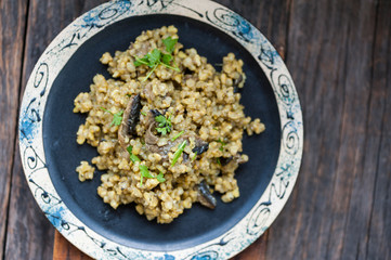 Risotto with brown rice, mushrooms and turmeric