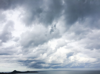 Naklejka premium Cloud on the sea