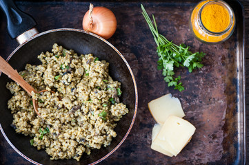 Risotto with brown rice, mushrooms and turmeric
