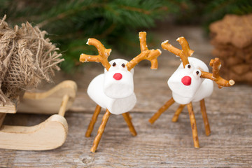 Marshmallow-Figuren zu Weihnachten
