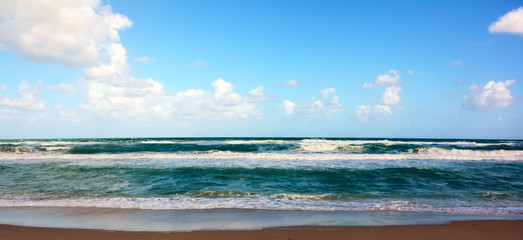 The Green and Blue Ocean Waves Horizon at Jupiter Beach Florida