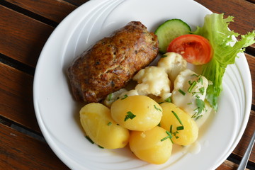 Hackbraten mit Blumenkohl