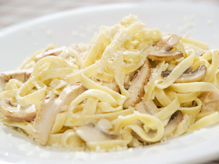 Pasta alfredo with chicken