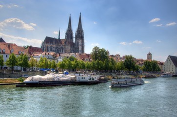 Fototapeta premium Blick auf die Stadt Regensburg 
