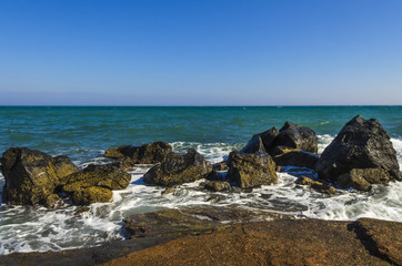 Fototapeta na wymiar rochers et la mer