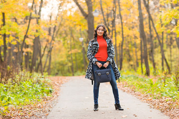 Fototapeta premium Girl with bag at autumn outdoor.