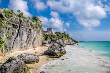 Obraz premium El Castillo and Caribbean beach - Mayan Ruins of Tulum, Mexico