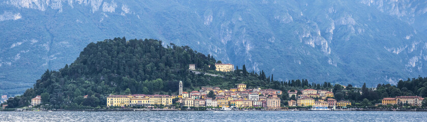 Front view of Bellagio from the lake