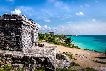 Fototapeta na wymiar Mayan ruins and Caribbean sea - Tulum, Mexico