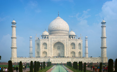 Fototapeta na wymiar Taj Mahal in Agra India on a Sunny Day