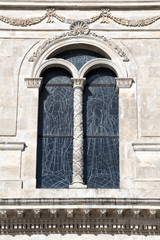 l'antica finestra del palazzo a Ostuni