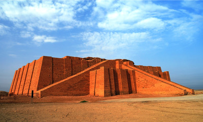 Restored ziggurat in ancient Ur, sumerian temple in Iraq - obrazy, fototapety, plakaty