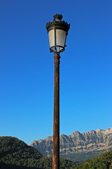 Farola en un pueblo de montaña
