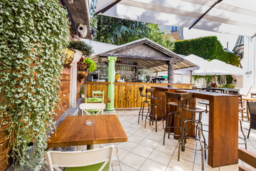Fototapeta na wymiar sunshade on terrace in street cafe