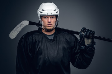 Naklejka premium Hockey player holds gaming stick.