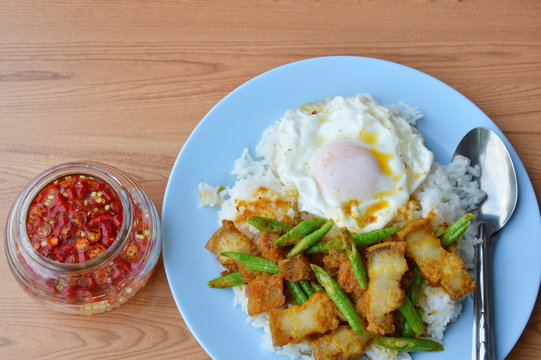 spicy stir fried crispy pork with yard long bean in curry and chili fish sauce