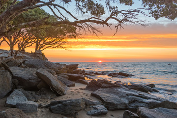 Lever de soleil sur les rochers de Noirmoutier