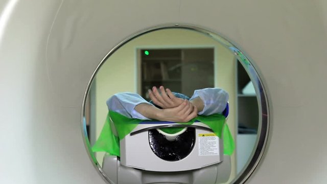 The Docter launches an MRI scannner CT 