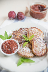 Pancakes mit Pflaumenmus 