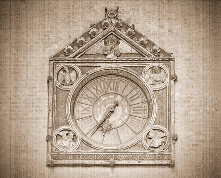 Hours the medieval palace of the goods or loggia traders.  Old s