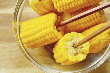 Sweet corn boil with salt.
Easy way to hold sweet corn for eating.