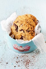 Chocolate chip and nuts cookies