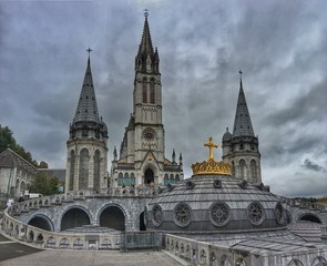 Fototapeta premium Lourdes, tetto della basilica del Rosario
