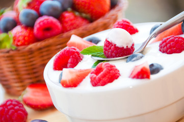 Yoghurt with fresh berries