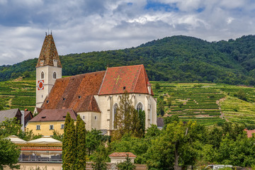 Fototapeta na wymiar church of St. Maurice, Spitz, Austria