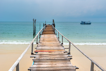 Fototapety  drewniane cumowanie na plaży Koh Samed, Tajlandia