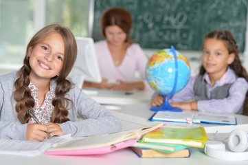 Obraz premium teacher with two girls at lesson