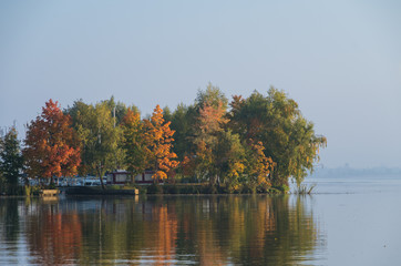 Jesień nad jeziorem