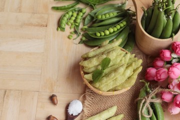 Peas crispy baked and fresh green peas pod.