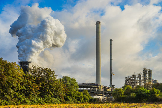 Saarland Kokerei Dillingen in Betrieb -  Coking plant quenching tower