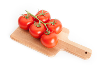 fresh tomatoes in kitchen, juicy tomatoes on cutting board, fresh tomatoes in studio