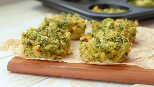 Healthy muffins for lunch - broccoli with egg