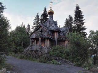 Fototapeta na wymiar old beautiful chapel in a picturesque forest